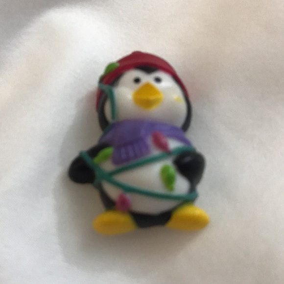 ⚡️FINAL PRICE⚡️ Vintage Penguin Christmas Pin/Brooch! - Picture 4 of 6